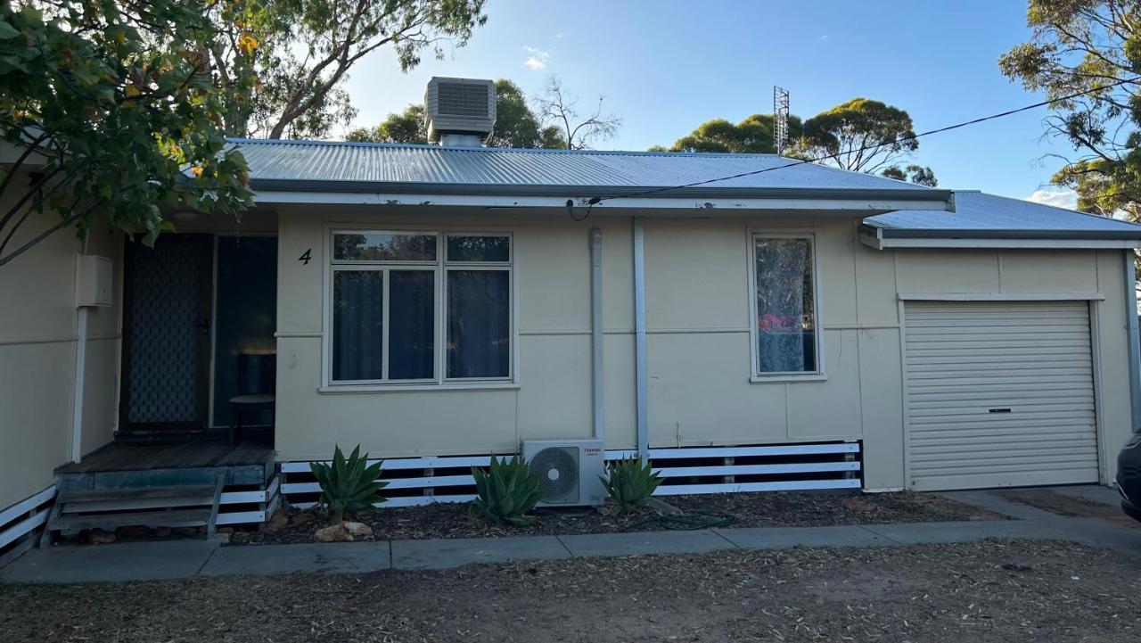 Home Away From Home Merredin Luaran gambar